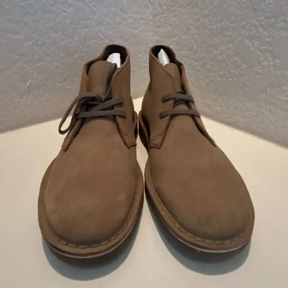 Clarks Mens Size 8.5 Shepton Chukka Boots Sand Suede Leather Comfort Capsule NWT